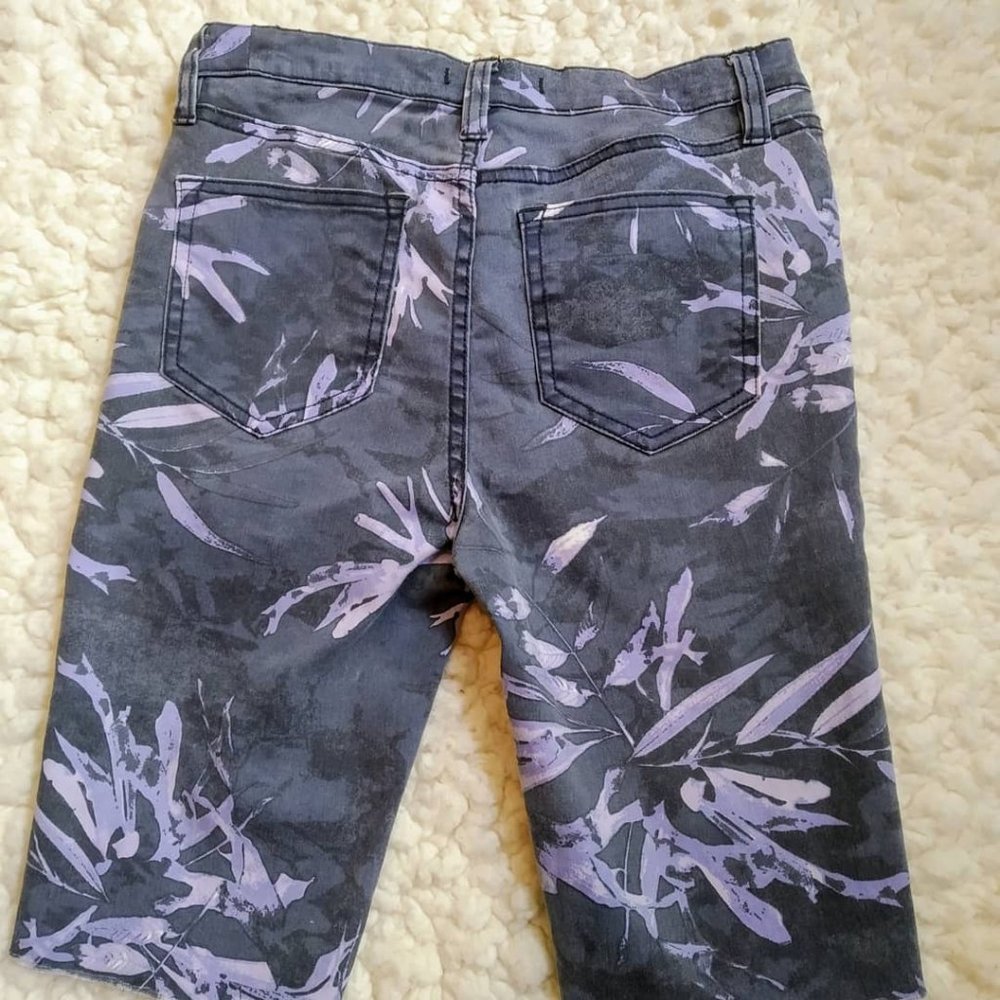 FREE PEOPLE Cropped Denim Shorts Size 26 Gray & Lilac